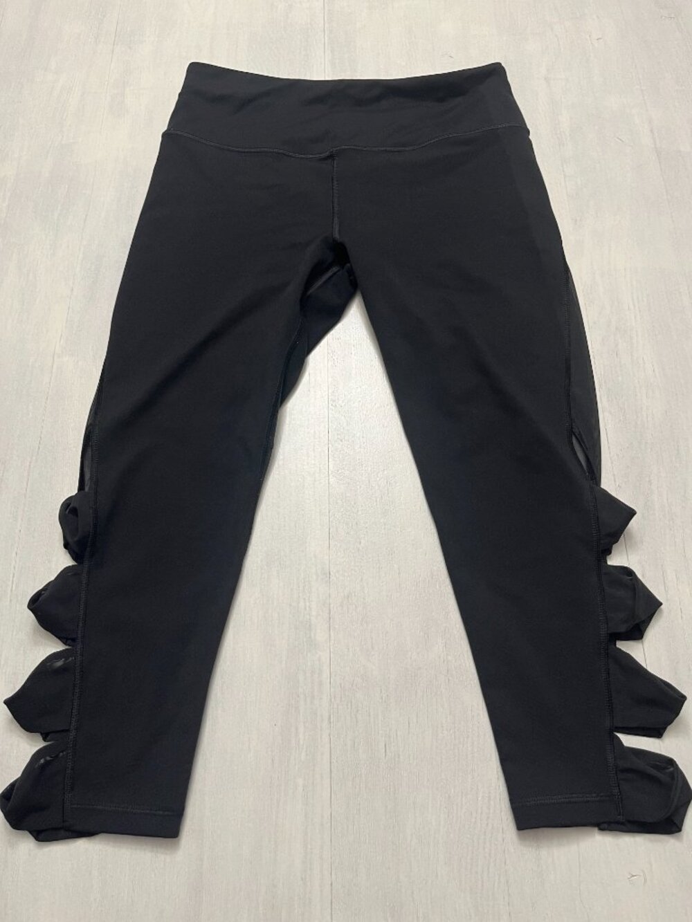 Victoria Sport Knockout Side Band Crop Leggings in Black